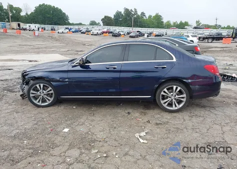 2015 Mercedes-Benz C 300 4Matic/Luxury 4Matic/Sport 4Matic z USA, uszkodzony, nr VIN 55SWF4KB6FU038890